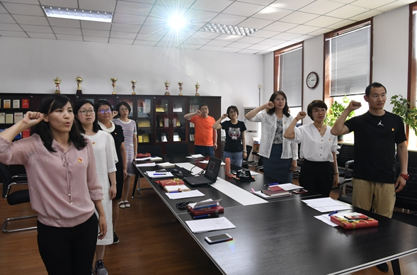 院辦黨支部開展“不忘初心、牢記使命、勇于擔(dān)當(dāng)、爭當(dāng)先鋒”專題組織生活會(huì)