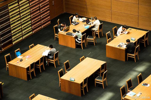 哈佛學(xué)霸秘訣：莫要深陷“題海戰(zhàn)術(shù)”，精練深思是關(guān)鍵