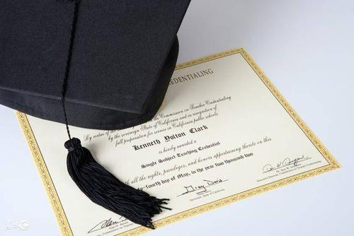 ?？粕诒究埔嗑卯厴I(yè)？函授本科能考公務(wù)員和事業(yè)單位嗎？