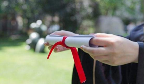 規(guī)范發(fā)展網(wǎng)絡(luò)教育，提高人才培養(yǎng)質(zhì)量