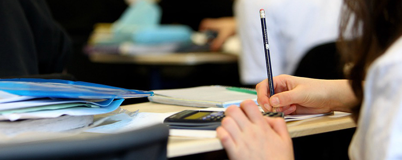 吉林大學(xué)網(wǎng)教入學(xué)考試題是學(xué)校自主出題嗎