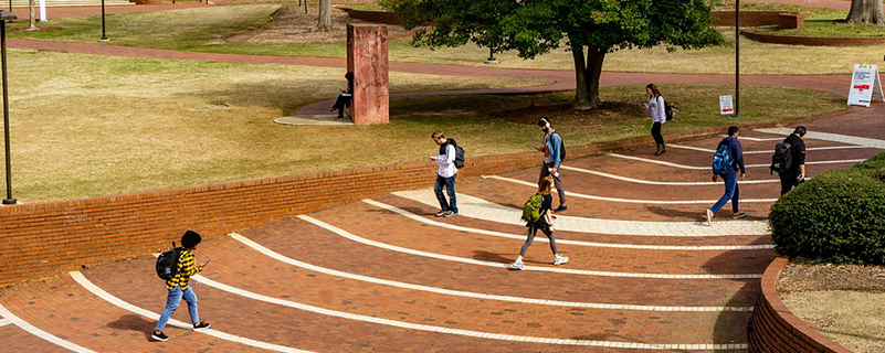 如何報考網絡教育保險學專業(yè)？