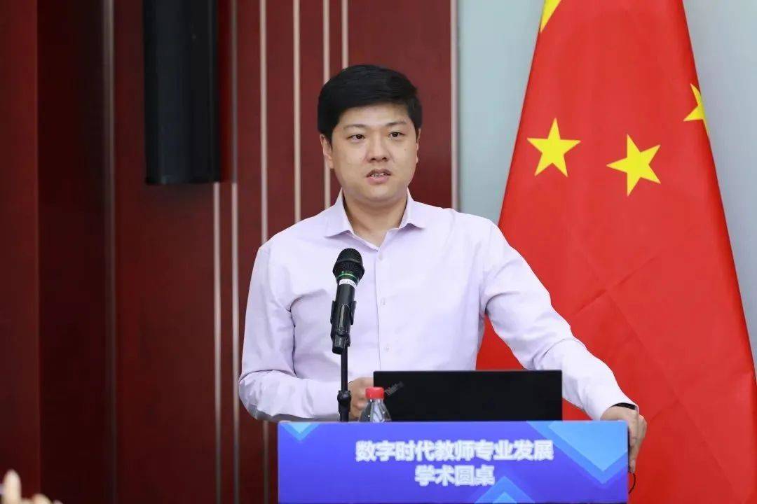 奧鵬教育應(yīng)邀出席數(shù)字時(shí)代教師專業(yè)發(fā)展學(xué)術(shù)圓桌暨《中國教師培訓(xùn)發(fā)展報(bào)告（2021）》發(fā)布會(huì)