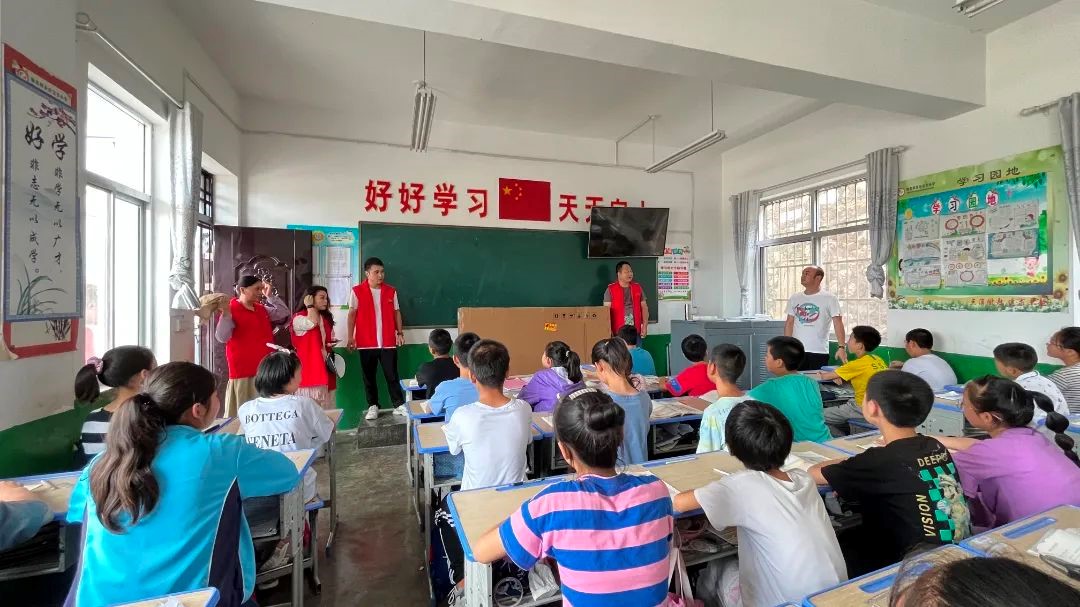 愛心助學(xué)，筑夢未來 | 新希望醫(yī)療公益助學(xué)活動